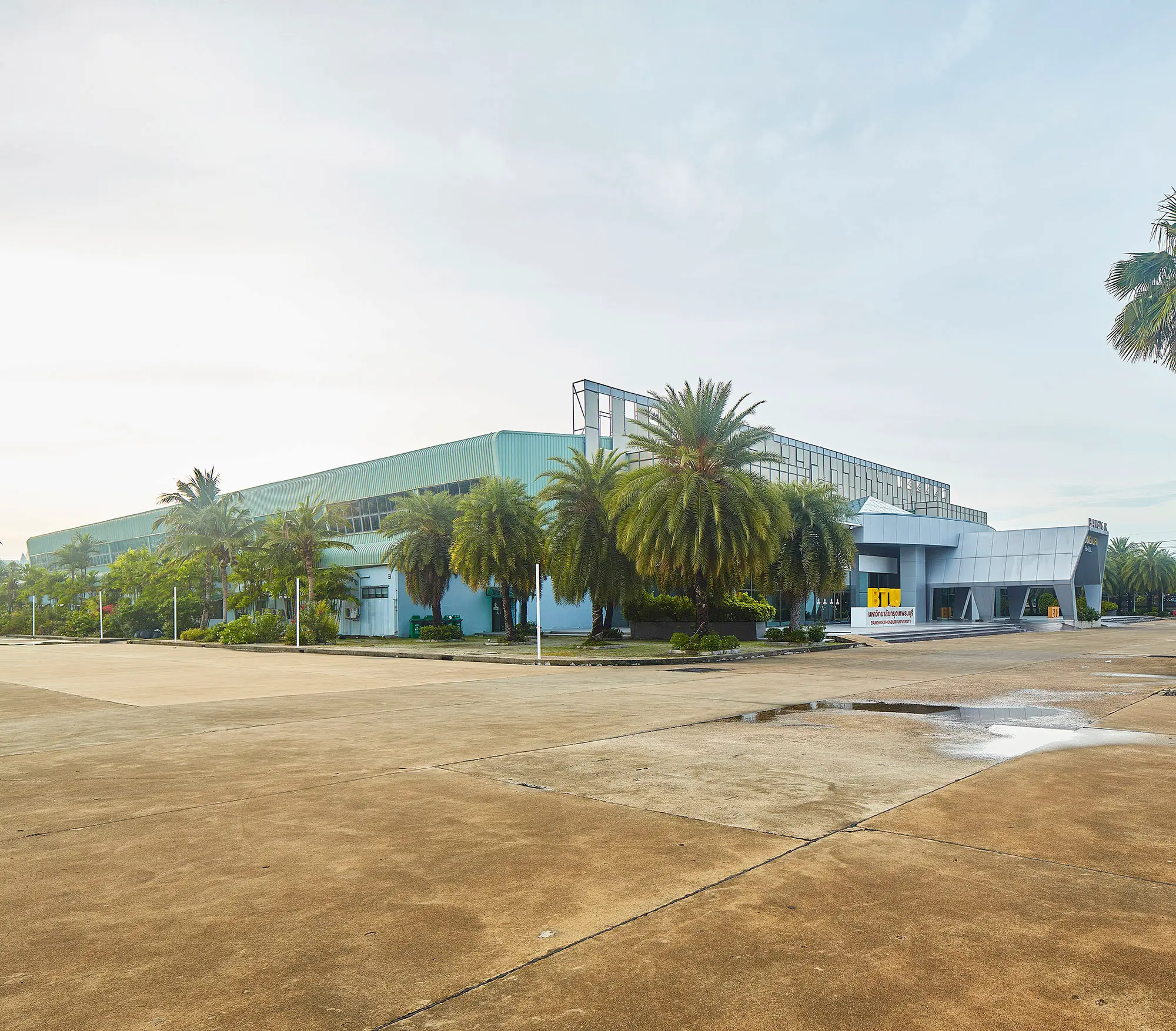 หอประชุม BTU Hall - ภาพถ่ายสถานที่ในมหาวิทยาลัยกรุงเทพธนบุรี