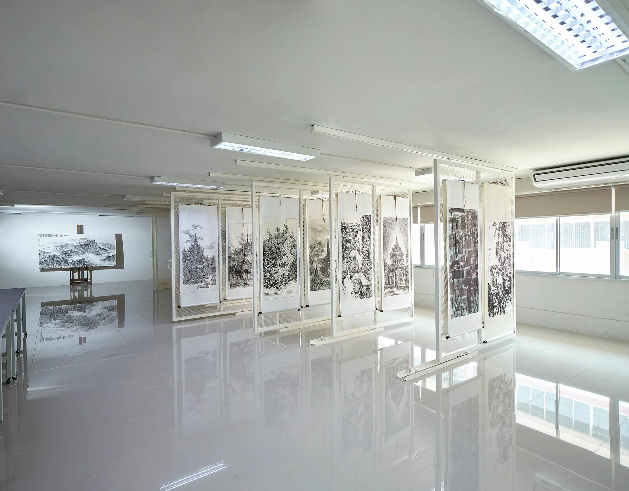 อาคารคณะศิลปกรรมศาสตร์ - ภาพถ่ายสถานที่ในมหาวิทยาลัยกรุงเทพธนบุรี