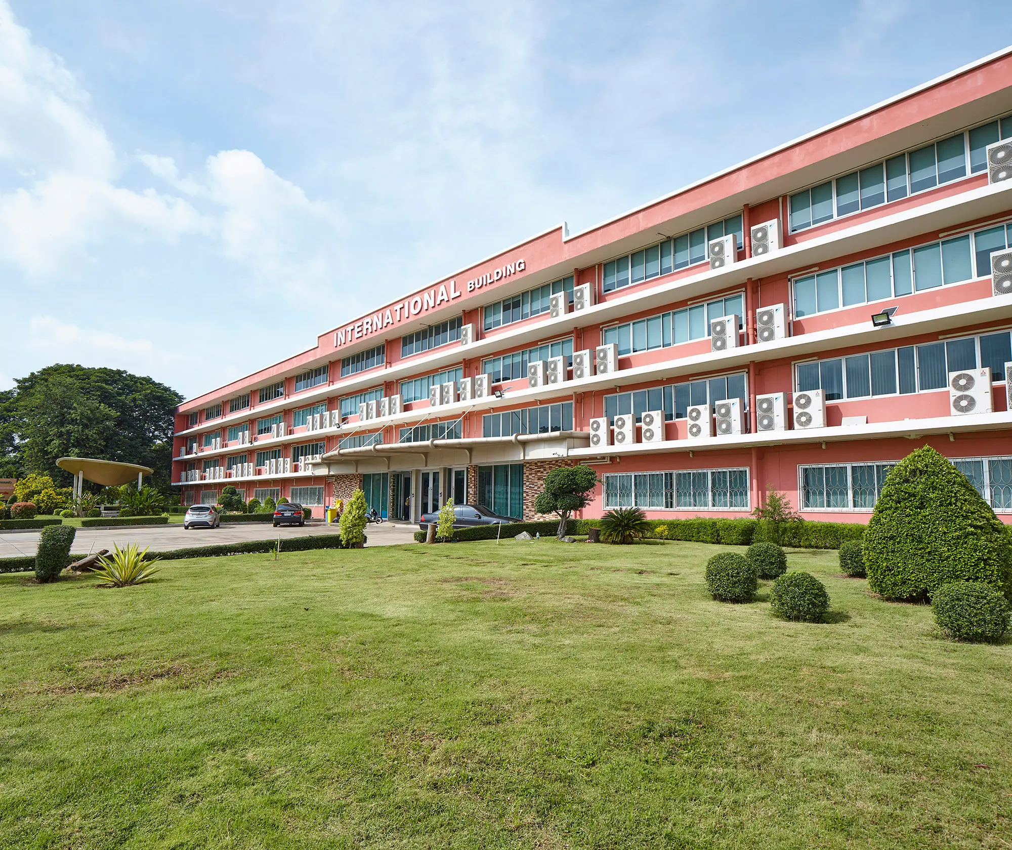 International Building - ภาพถ่ายสถานที่ในมหาวิทยาลัยกรุงเทพธนบุรี