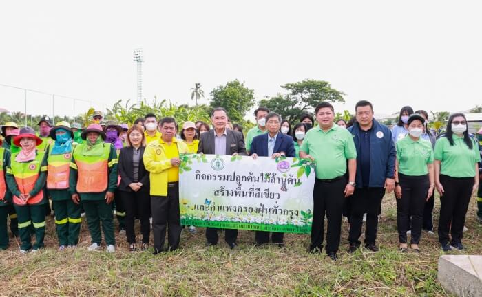 มหาวิทยาลัยกรุงเทพธนบุรีร่วมมือกับเขตทวีวัฒนา ปลูกต้นไม้ 919 ต้น เพื่อสร้างพื้นที่สีเขียวและกำแพงกรองฝุ่น