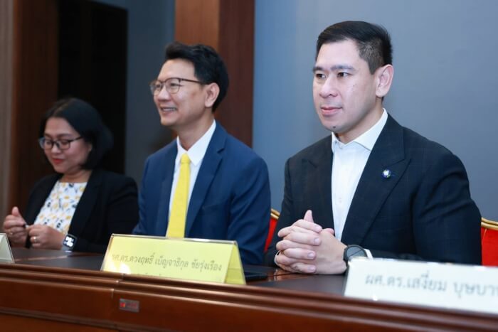 รศ.ดร.ดวงฤทธิ์ เบ็ญจาธิกุล ชัยรุ่งเรือง สส.ให้เกียรติร่วมพิธี MOU มกธ.จับมือวิทยาลัยชุมชนสมุทรสาคร สร้างเครือข่ายวิชาการสู่ชุมชน มุ่งพัฒนาความรู้และอาชีพอย่างยิ่งยืน