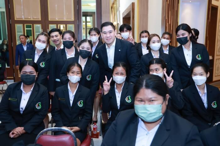 รศ.ดร.ดวงฤทธิ์ เบ็ญจาธิกุล ชัยรุ่งเรือง สส.ให้เกียรติร่วมพิธี MOU มกธ.จับมือวิทยาลัยชุมชนสมุทรสาคร สร้างเครือข่ายวิชาการสู่ชุมชน มุ่งพัฒนาความรู้และอาชีพอย่างยิ่งยืน