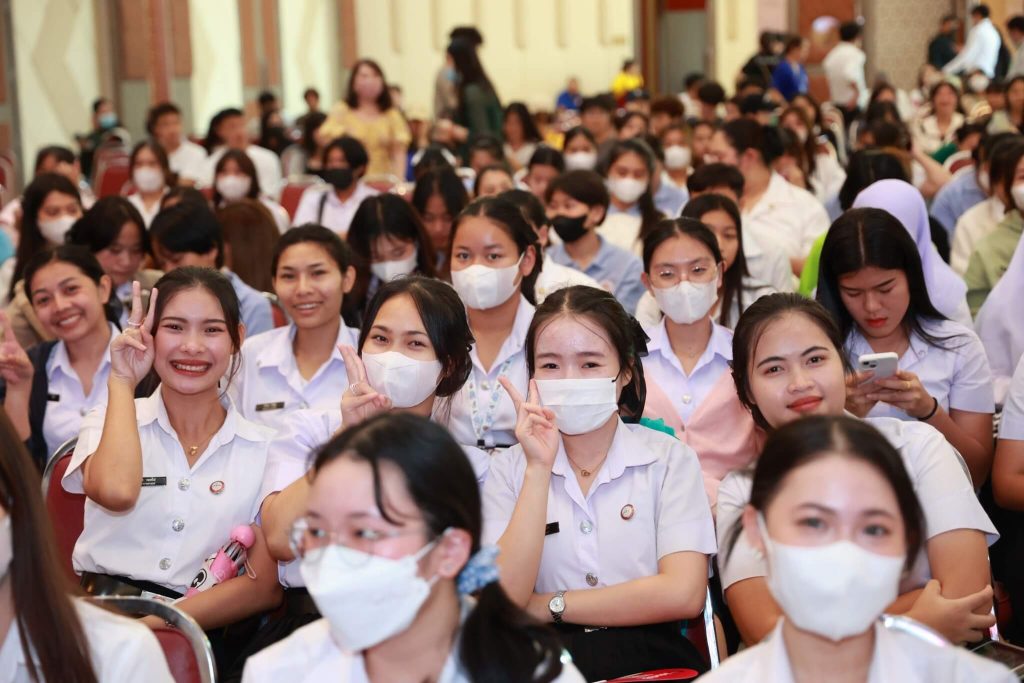 กิจกรรม "พี่อ้อย พี่ฉอด On Tour" ที่ม.กรุงเทพธนบุรี: ค้นหาความมั่นคงในชีวิต การเรียน และความรัก