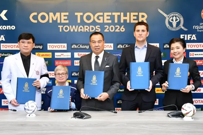 สมาคมกีฬาฟุตบอลฯ ลงนาม MOU ม.กรุงเทพธนบุรี , โรงพยาบาลตำรวจ , บริษัท เอคโคโนฯ เปิดศูนย์ฝึกปั้นแข้งเยาวชน สไตล์ Thailand's Way