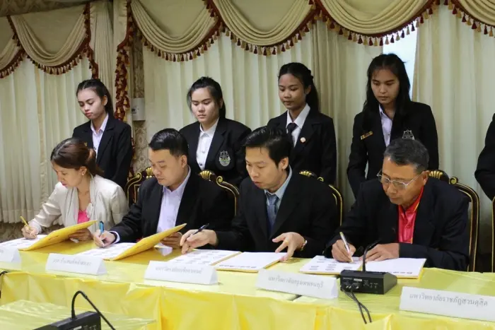 นักศึกษาคณะนิติศาสตร์ ร่วมลงนามความร่วมมือในการทำกิจกรรมและทางวิชาการ 7 สถาบัน