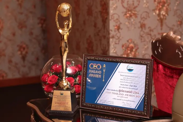 อธิการบดีมหาวิทยาลัยกรุงเทพธนบุรี รับรางวัล “ผู้บริหารแห่งปี 2564” (CEO THAILAND AWARDS 2021)