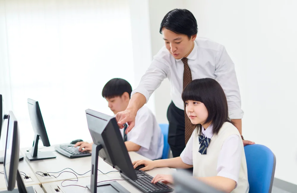 คณะศึกษาศาสตร์ มหาวิทยาลัยธนบุรี มีสาขาอะไรบ้าง